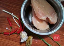 凉拌手撕鸡胸肉的做法图解1