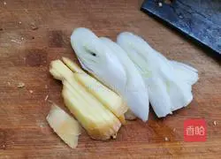 Illustration of braised pig's trotters in soybean sauce 4