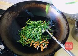 韭菜苔炒豆干的做法图解2