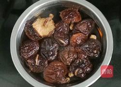 香菇土豆烧鸡腿的做法图解1