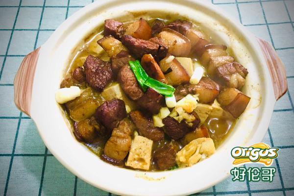 砂锅红烧肉炖豆腐土豆