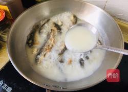 野生鲫鱼汤的做法图解2