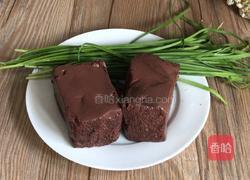 韭菜炒猪血的做法图解1