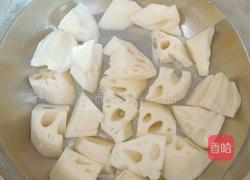 莲藕花生炖猪脚的做法图解2