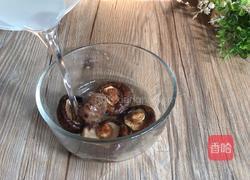 五花肉焖饭的做法图解1