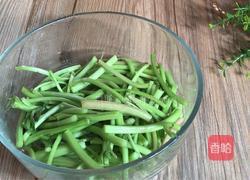 苋菜梗拌鸡丝的做法图解2