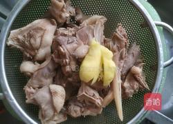 香菇啤酒鸭的做法图解1
