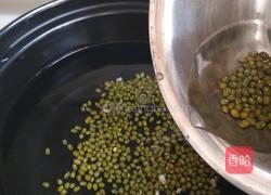 南瓜绿豆粥的做法图解3