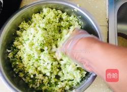 大肉西葫芦包子的做法图解6