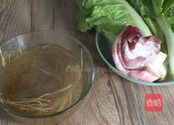 五花肉炖白菜粉条的做法图解2