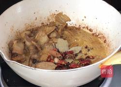 五花肉炖白菜粉条的做法图解11