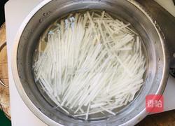 白萝卜煎蛋汤的做法图解3