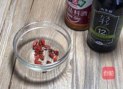 薄荷蒸鲈鱼的做法图解5