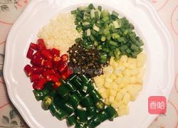 小煎鲈鱼的做法图解1