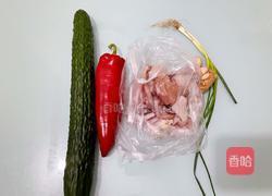 黄瓜炒鱿鱼的做法图解1