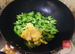 苦瓜炒鸡蛋的做法图解7