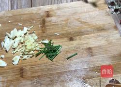 酸豆角茭白炒腊肠的做法图解6