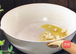 酸豆角茭白炒腊肠的做法图解10