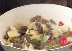 酸豆角茭白炒腊肠的做法图解16