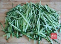 黄瓜拌鸡胸肉的做法图解4