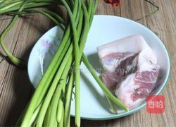 蒜苔炒五花肉的做法图解1