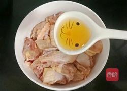 家常板栗蒸鸡的做法图解2