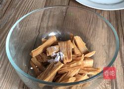 腐竹炒虾仁的做法图解1