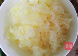 桃胶银耳羹的做法图解2