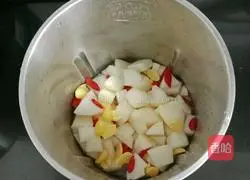 Illustration of how to make ginkgo, wolfberry and snow pear juice 5