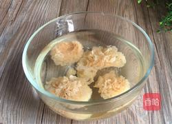 枸杞冰糖银耳汤的做法图解1