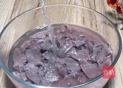 丝瓜猪肝汤的做法图解1