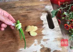 Yam, Pork Belly and Big Bone Soup Recipe Illustration 6