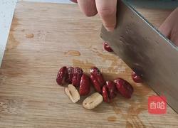 红枣银耳莲子羹的做法图解3