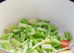 芹菜炒鸡蛋的做法图解8