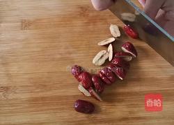 冰糖雪梨银耳羹的做法图解2