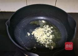 青椒炒红肠的做法图解3