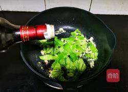 青椒炒红肠的做法图解4