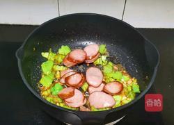 青椒炒红肠的做法图解6