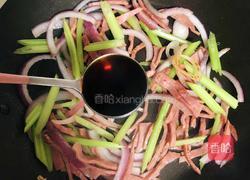 中西合璧低脂低卡|5分钟酸甜咸香炒意粉 深夜食堂风的做法图解2