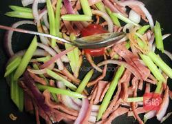 中西合璧低脂低卡|5分钟酸甜咸香炒意粉 深夜食堂风的做法图解4