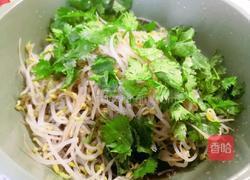 凉拌绿豆芽的做法图解3