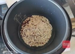 薏米山药红枣粥的做法图解3