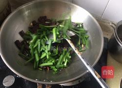 猪血炒韭菜的做法图解10