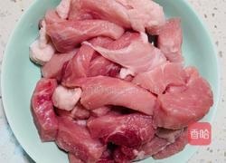土豆豆角炖猪肉块的做法图解2