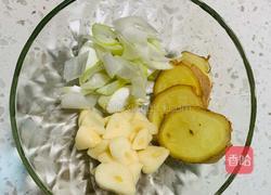 土豆豆角炖猪肉块的做法图解3