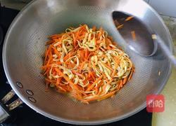 胡萝卜丝炒豆腐皮的做法图解8