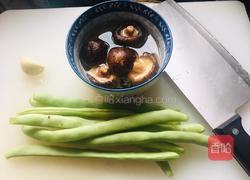 鸡肉香菇土豆丁拌面的做法图解2