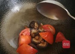 番茄花菇炒花菜的做法图解3