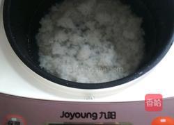咸鸭蛋清火腿肠白米饭粥的做法图解3