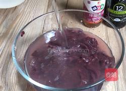 泡椒西芹炒猪肝的做法图解2